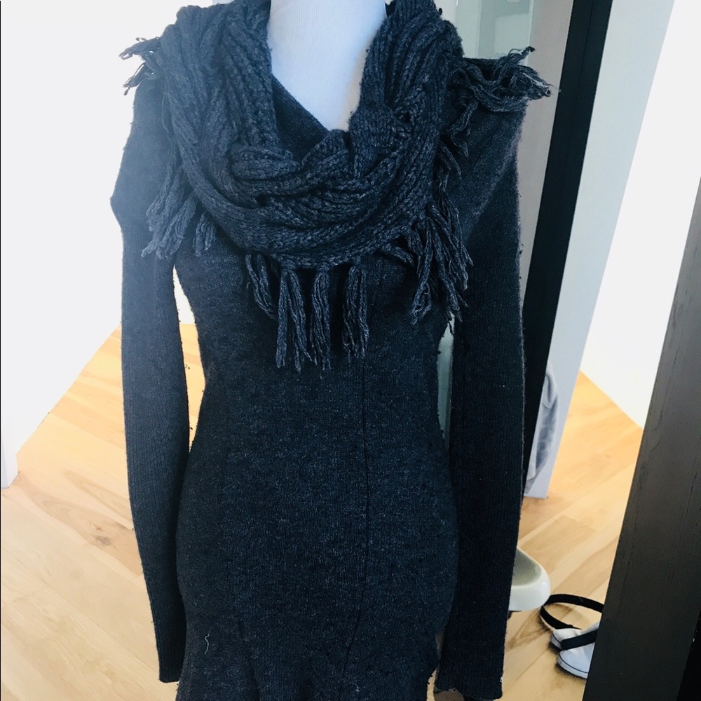 Dark grey warm sweater with drastic collar